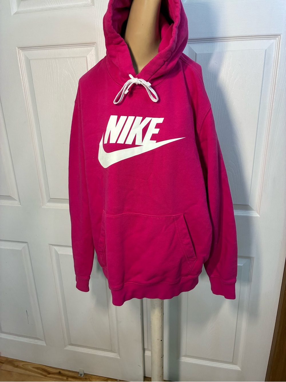 Women’s  hot pink Nike Pullover Hoodie